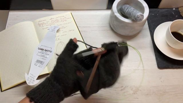 осенние аксессуары серого цвета | ажурный шарф | шапки и митенки | др №46 смотреть онлайн