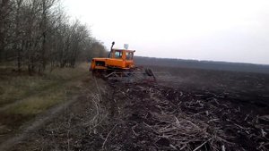 заделка влаги трактором дт75 с двигателем мерседес ОМ366 оновленый вариант
