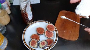 Что приготовить из инжира. Конечно бутерброд. Очень вкусно и так просто