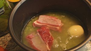 Гороховый суп с мясом в мультиварке