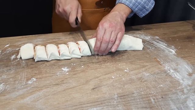 Мини пицца из слоеного теста. Быстрый рецепт пиццы в духовке. [Pizza in the oven]