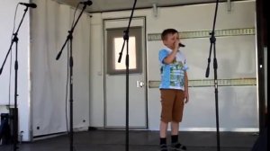 "И будет тепло и будет светло" исполняет Назар Красюков