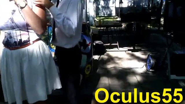 Девочка на горках в замке теряет равновесие смотреть онлайн