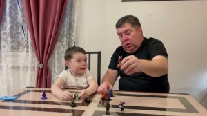 играем в Ниндзяго, собираем Zane