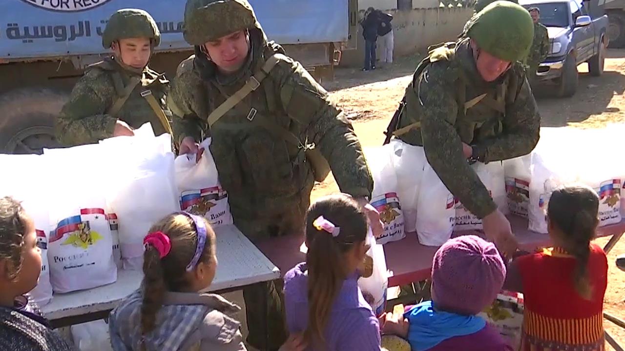 В Сирии Российский центр по примирению провел гуманитарную акцию в окрестностях города Манбиджа