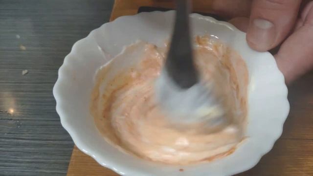 КАК ПРИГОТОВИТЬ САЛАТ ИЗ КАЛЬМАРОВ С ЖАРЕНЫМИ ШАМПИНЬОНАМИ.