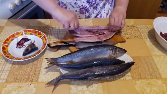 Селедка маринованная в кетчупе. Приготовите, и это станет вашей любимой селедкой! смотреть онлайн