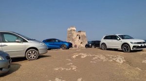 ЛУЧШИЕ КУРОРТЫ ИТАЛИИ. Что делается НА ПЛЯЖАХ бухты Сфинале. Прогулка к средневековой  башне.