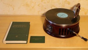 С Днем Рождения! Играет граммофон Stewart (Канада). Редкие фонографы