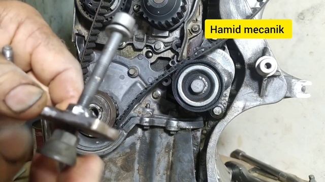 Comment déposer pignon Vilebrequin Renault Symbol pour changer distribution смотреть онлайн