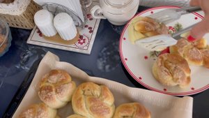 Пеку булочки/ Купила зимний арбуз/ К моим котам пришел котодруг