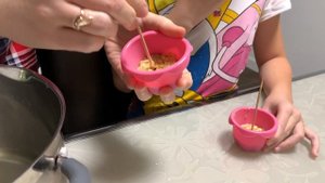 Конфеты из сахара делаем всей семьей как сделать леденцы на палочке из сахара в домашних условиях