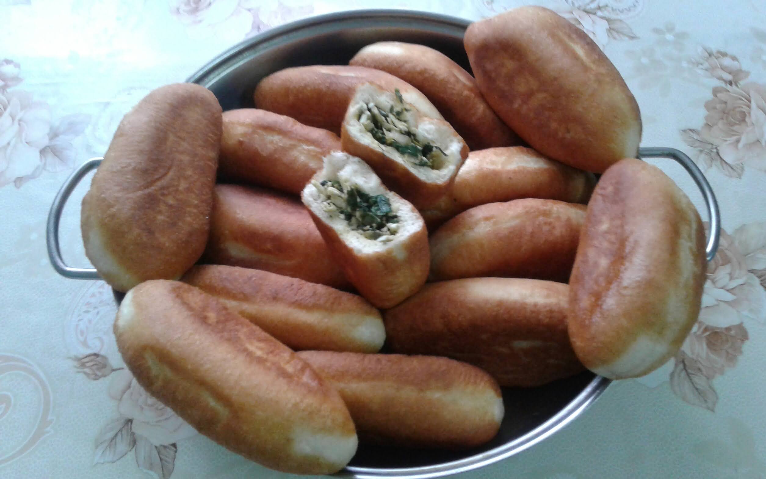 Пирожки постные с луком , яйцом и крапивой рецепт выпечки.