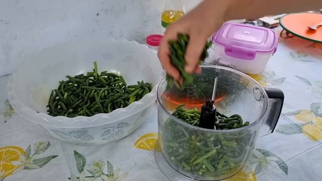 Выручает всю зиму! Должна быть у каждой хозяйки паста из чесночных стрелок! Приправа к любому блюду