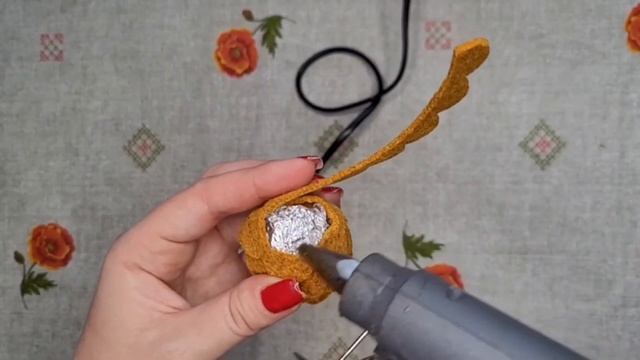 Workshop How to make a cone of felt. Виготовлення шишки з фетру.  Изготовление шишки из фетра. смотреть онлайн