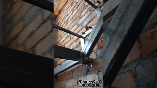 Установка металлического каркаса под зашивку деревом, г. Бийск. Для заказа: 8-913-222-1799