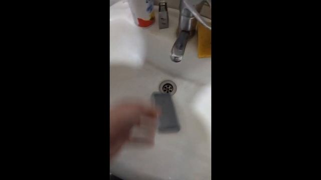 Чистка динамиков на смартфоне