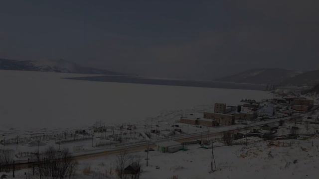 Суровой реальности серая мгла Охотское море укрыла...