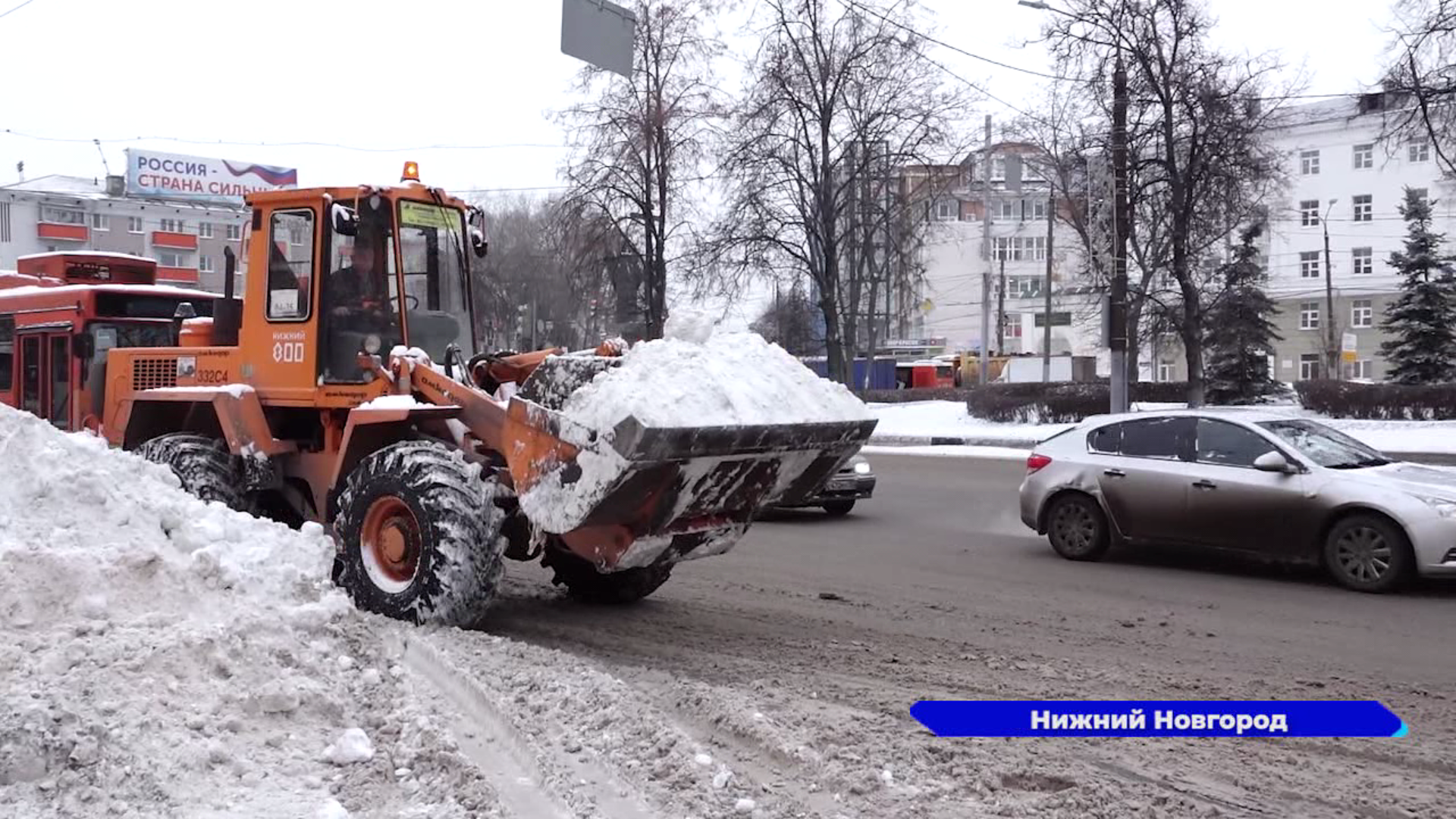 Усиленная работа коммунальных служб ведется в Нижнем Новгороде после снегопада