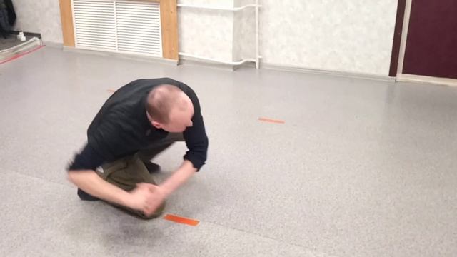 Кувырок вперёд с разворотом,руки вместе. kadochnikov-msk.ru смотреть онлайн