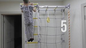 Подтягивание на турнике с помощью резинки.