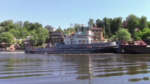 Утренний рейс: Буксир толкач Путивль, с пустой баржей идет вниз по Москва-реке!