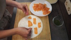 Рулетики из лаваша с сёмгой. Быстрая, вкусная, красивая, эффектная закуска.