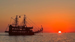 #42 ДЕНЬ В АЛАНЬЕ. ПЛЯЖ КЛЕОПАТРЫ, ЕСТЬ ЛИ ПЛИТЫ В  МОРЕ? РЕСТОРАН С САМЫМ БЫСТРЫМ ОБСЛУЖИВАНИЕМ