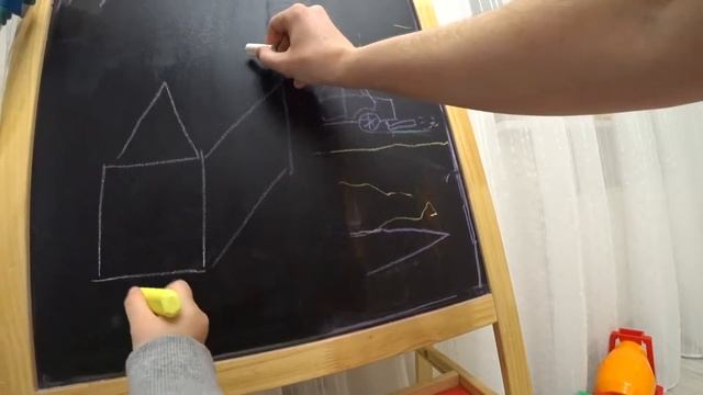 Рисуем мелом на доске . Домик и Солнышко . Видео для детей . Детский Канал . Как нарисовать домик . смотреть онлайн