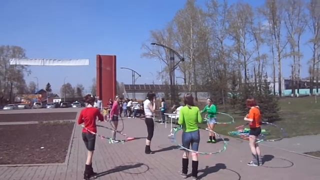 Хупинг в Кемерово. Танцы с обручем на городском фестивале "Юрьев день" смотреть онлайн