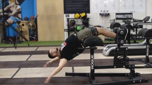 подъем туловища на GHD - GHD sit ups смотреть онлайн