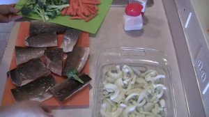 Рыба запеченная с овощами в духовке