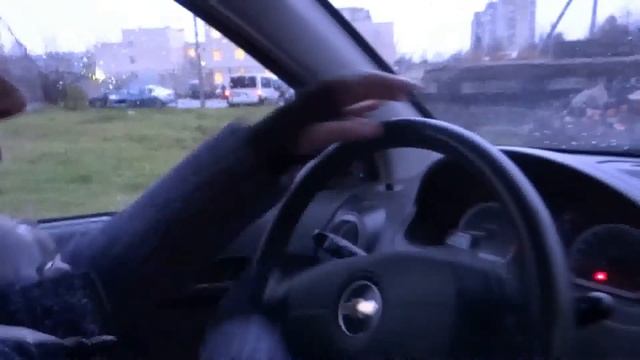 Параллельная парковка изнутри автомобиля