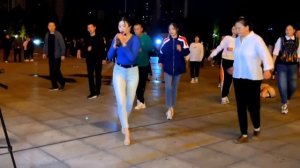 ♫ ♪ ? Красотка ??ЦинЦин??Супер Танец ♪?Группа МГК ♪ ♪?Ах, какие ты говорил мне слова... ♪ ♪??♪ ? ??