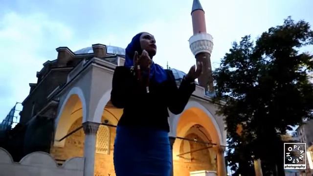 Време за вечерна молитва в столичната джамия Баня башъ смотреть онлайн