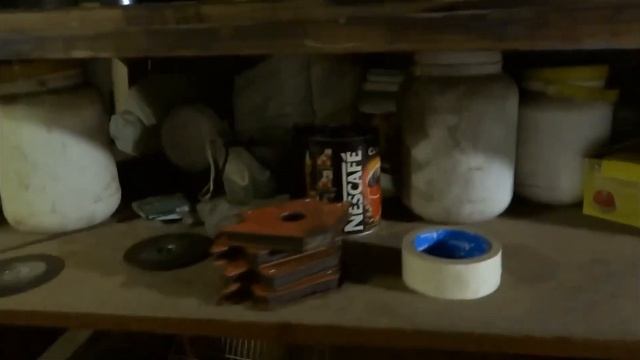 Мастерская по производству металлических изделий в подвале пятиэтажки смотреть онлайн