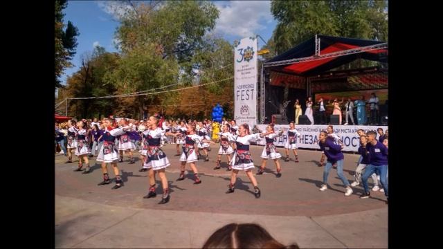 Гулянье в парке в честь праздника !