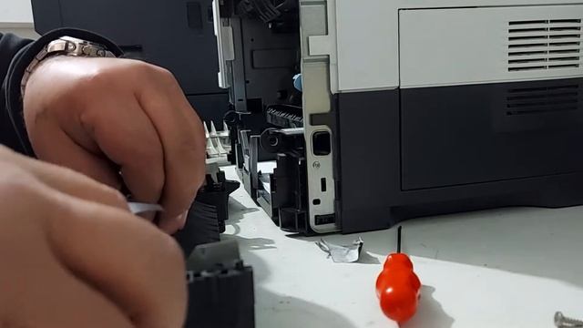 Paper jam in printer Fuser M3040 Kyocera. смотреть онлайн