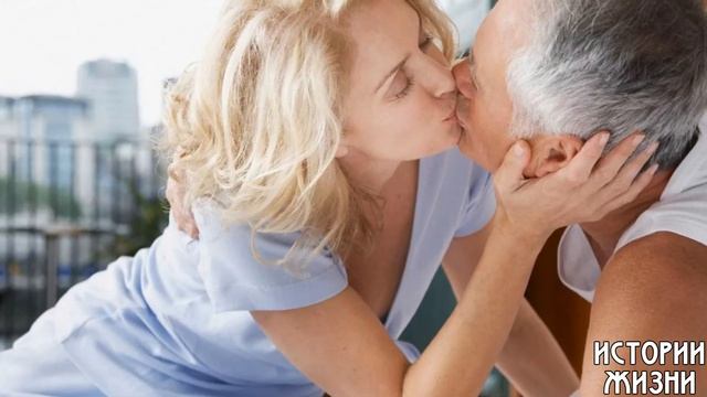 Из ресторана они ушли тихо, как воришки. И эту ночь Леонид ночевал опять не в супружеской постели.. смотреть онлайн