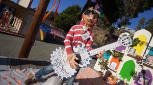 Cambria Scarecrow Festival: Visiting Hundreds of Scarecrows Around the Coastal Town