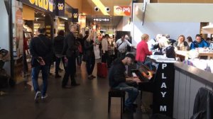 Rock and roll piano-Charleroi airport