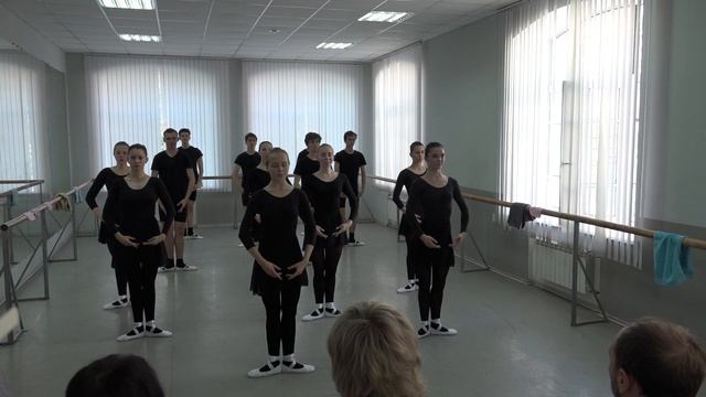 Экзамен по классическому танцу - экзерсис у станка и на середине. Саратовский Театральный Институт