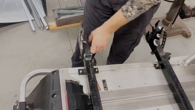 Snowmobile Setup for Ice Fishing смотреть онлайн