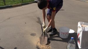 Легкая укладка холодного асфальта, справится даже ребенок!