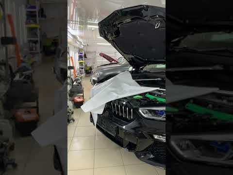 BMW X6 - покрасили серый пластик и хромированные элементы в чёрный цвет, бронирование полиуретаном