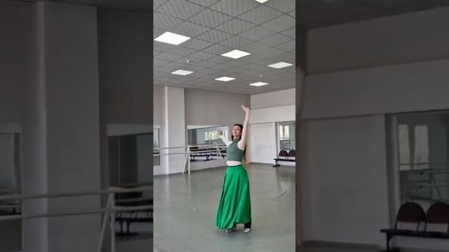 Назугум Таип, солистка ансамбля "Рухсара".