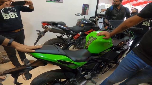 A VISIT TO SUPER BIKES STORE AND HONDA BIG WINGS. CBR1000RRR & AFRICA TWIN  (INDORE M.P)