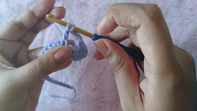 Crochet Made Easy - How to make The Cluster / Inverted Shell Stitch (Crochet Basics) ♥ Pearl Gomez смотреть онлайн