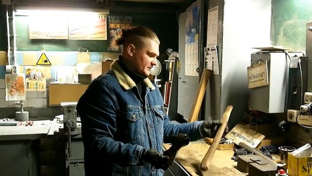 КАК НАВСЕГДА НАСАДИТЬ ТОПОР НА ТОПОРИЩЕ?!! смотреть онлайн