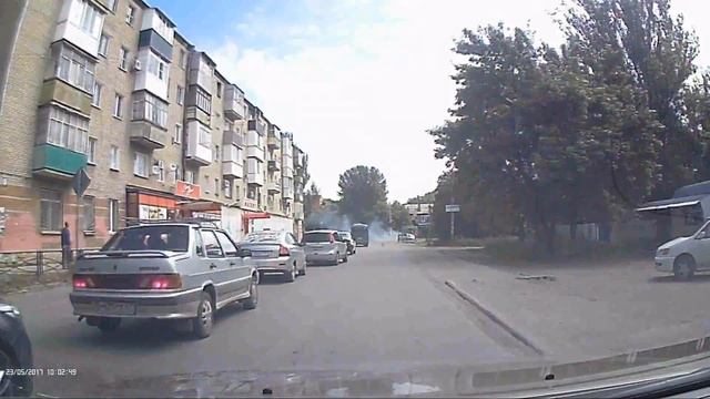 Танцы на проезжей части Таганрога попали на камеру видеорегистратора смотреть онлайн